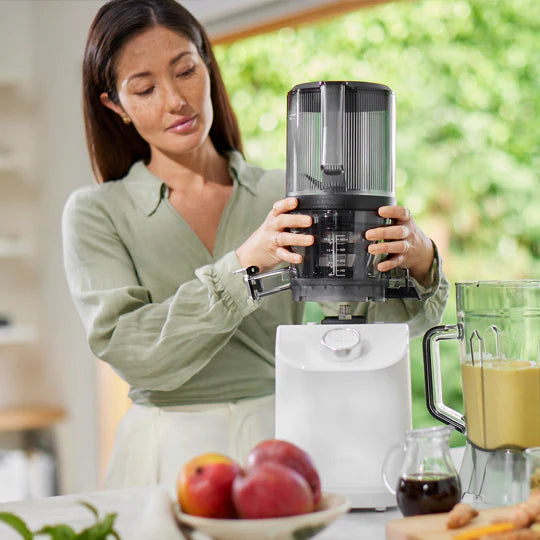 NAMA JUICER AND BLENDER C2